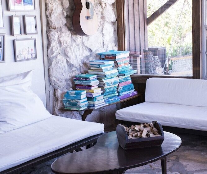 هتل Small Hope Bay Lodge