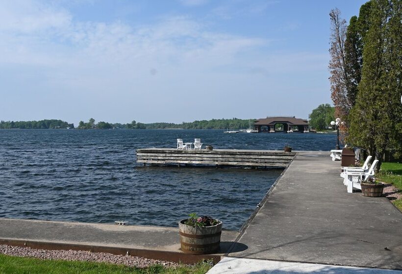 בית מלון כפרי The Gananoque Inn