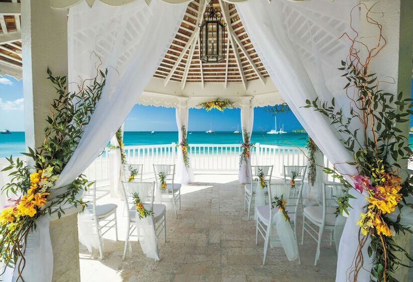 Resort Sandals Royal Bahamian  Couples Only