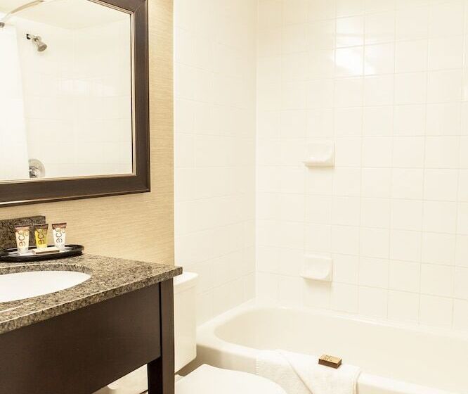هتل Baymont By Wyndham Red Deer