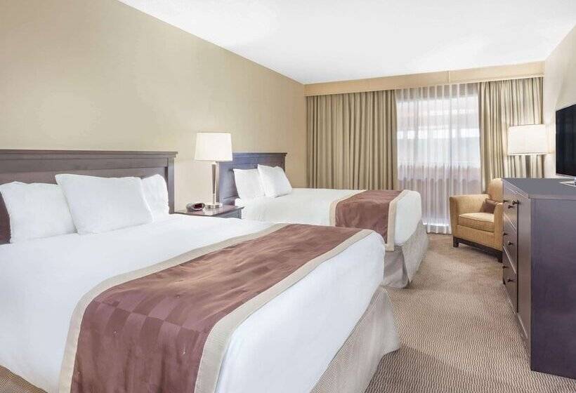 هتل Baymont By Wyndham Red Deer