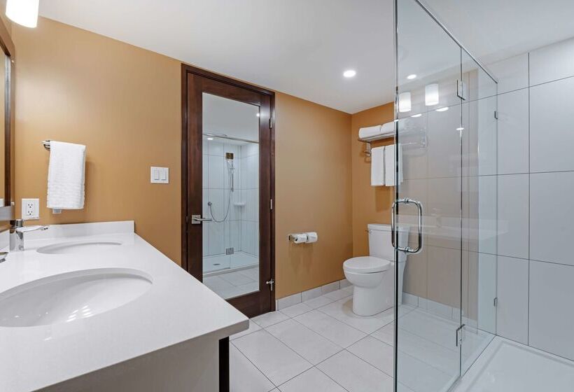 هتل Best Western Plus Emerald Isle