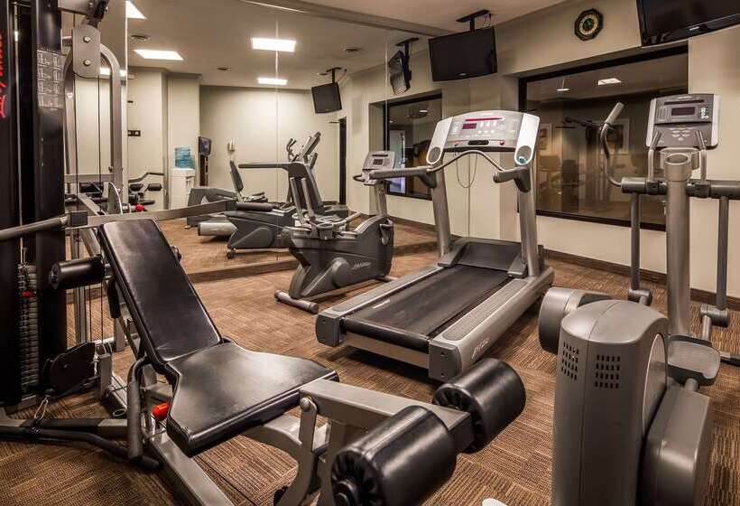 هتل Best Western Plus Guildwood Inn