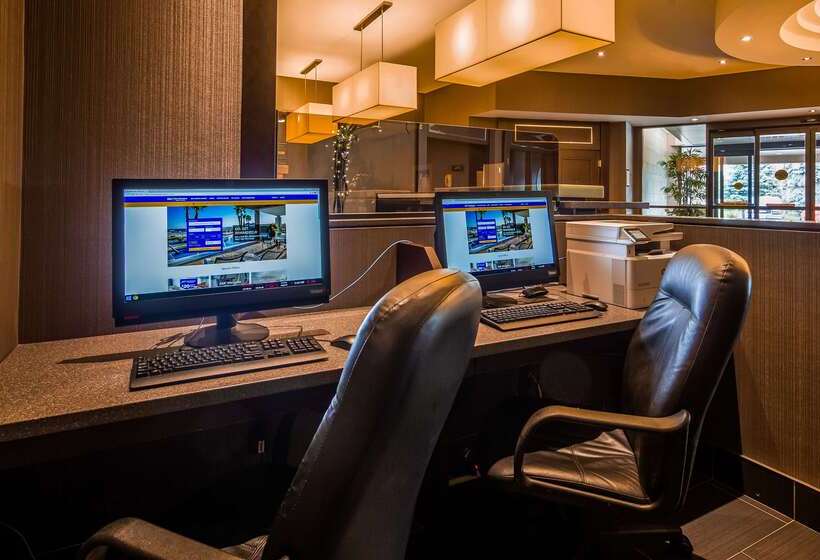 هتل Best Western Plus Guildwood Inn