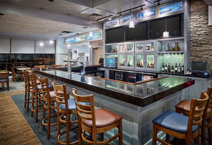 هتل Best Western Plus Guildwood Inn