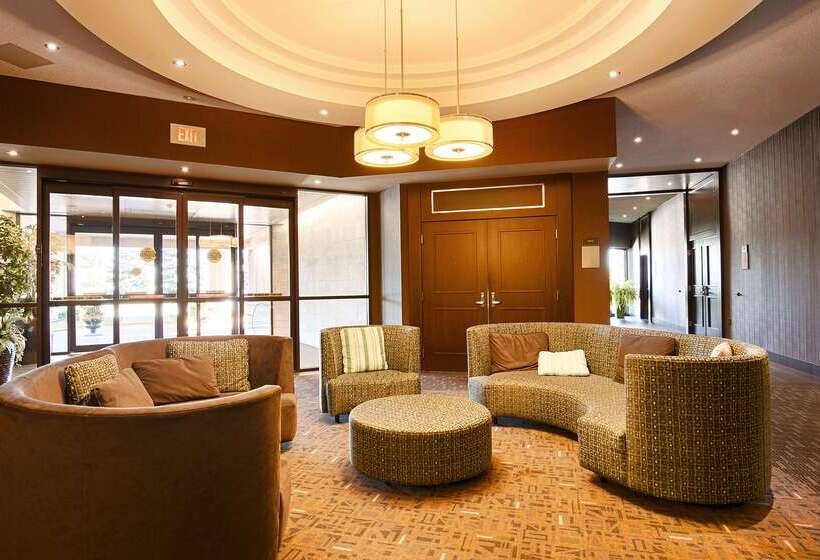 هتل Best Western Plus Guildwood Inn