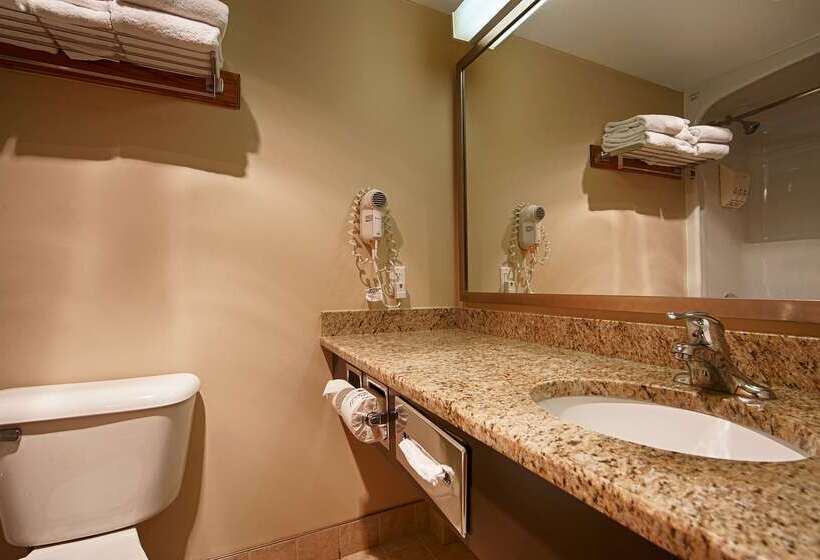 هتل Best Western Plus Guildwood Inn