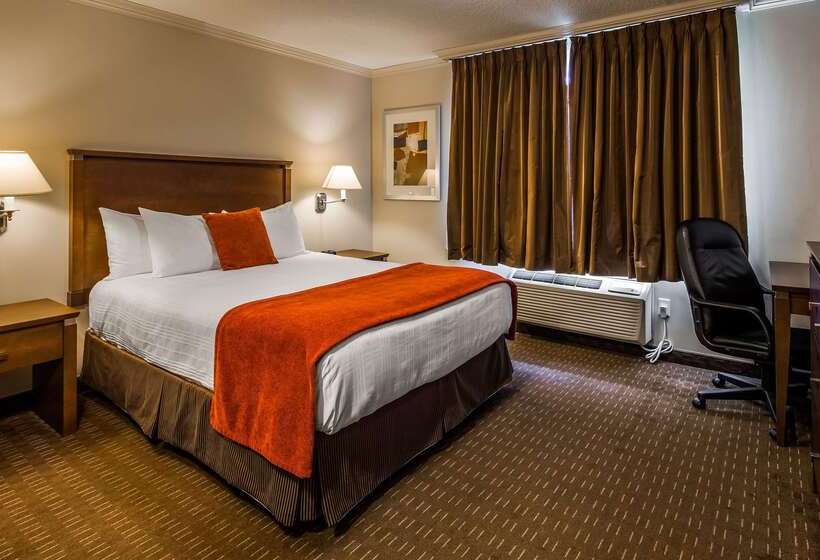 هتل Best Western Plus Guildwood Inn