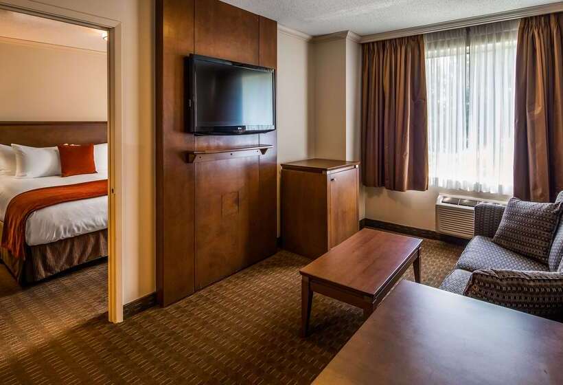 هتل Best Western Plus Guildwood Inn