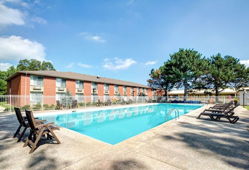 هتل Best Western Plus Guildwood Inn