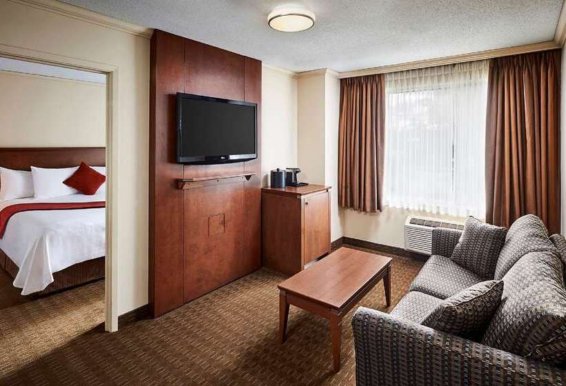 هتل Best Western Plus Guildwood Inn