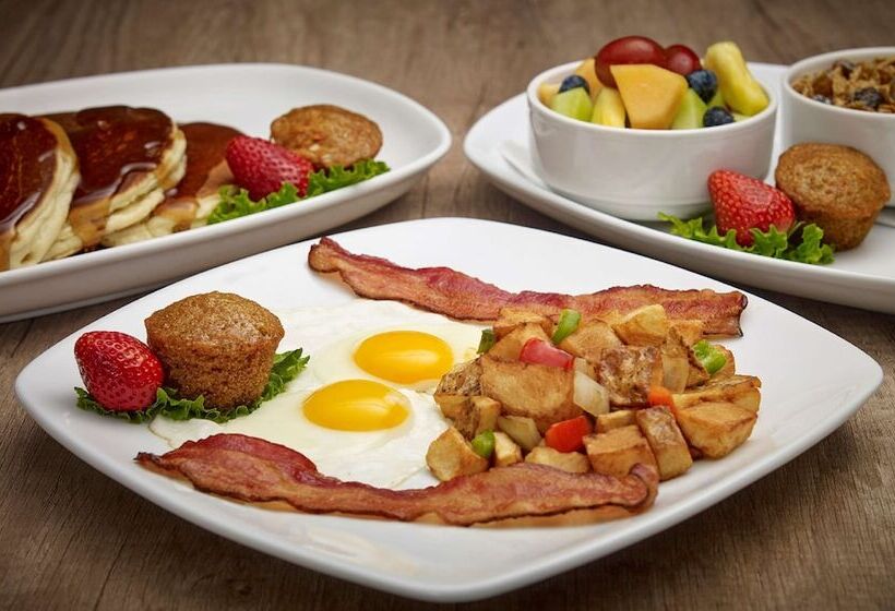 هتل Best Western Plus Guildwood Inn