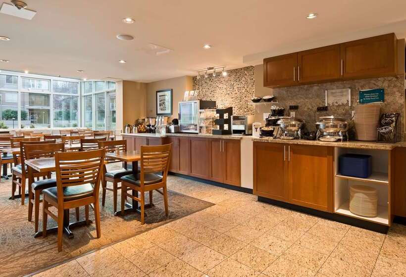 هتل Best Western Plus Inner Harbour