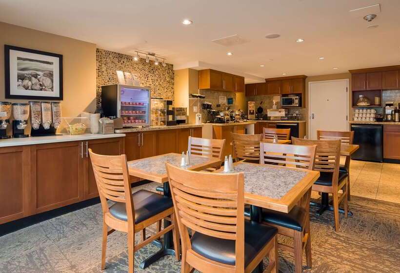 هتل Best Western Plus Inner Harbour