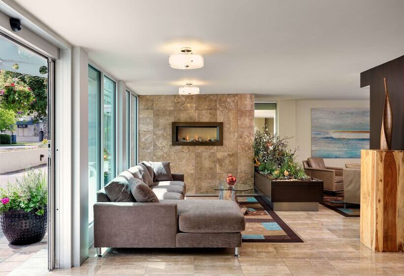 هتل Best Western Plus Inner Harbour