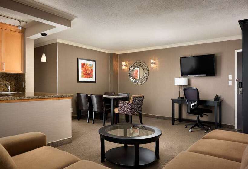 هتل Best Western Plus Inner Harbour