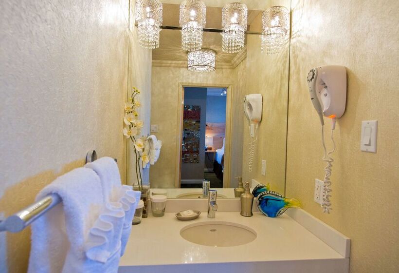 هتل Best Western Plus Inner Harbour