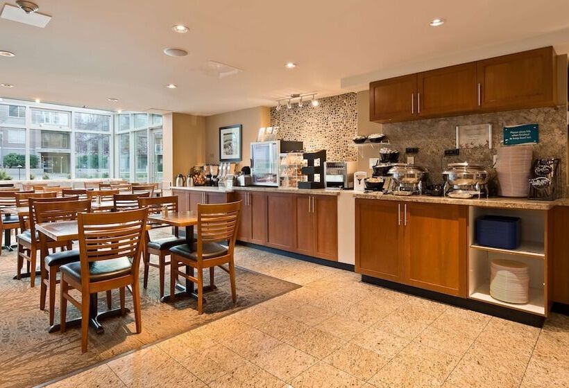 هتل Best Western Plus Inner Harbour