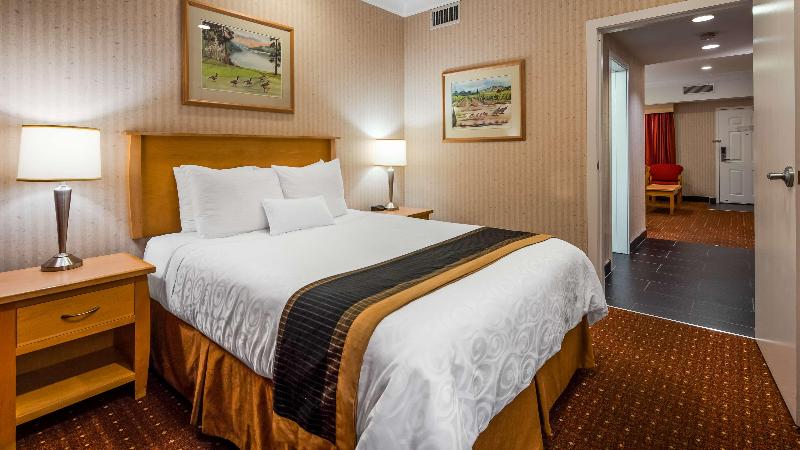 Hotel Best Western Plus Kelowna  And Suites