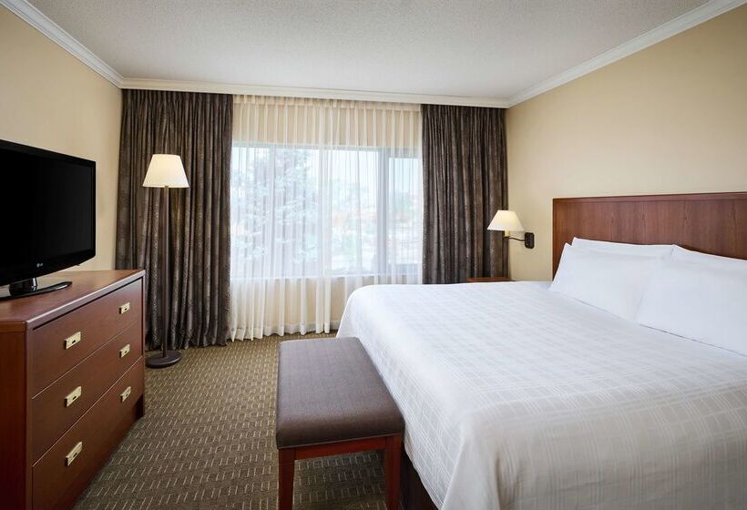 هتل Best Western Plus Lamplighter Inn & Conference Centre