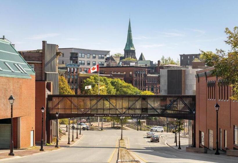 هتل Crowne Plaza Saint John Harbour View, An Ihg