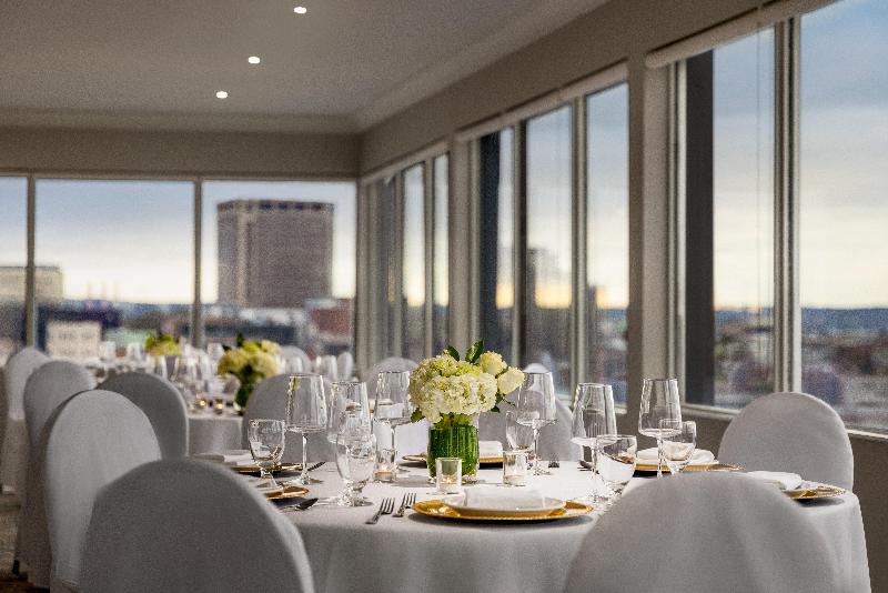 هتل Crowne Plaza Saint John Harbour View, An Ihg