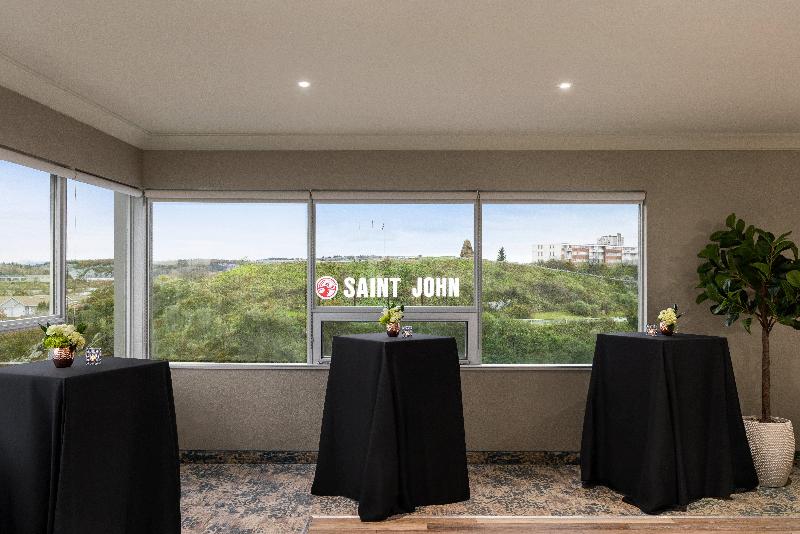 هتل Crowne Plaza Saint John Harbour View, An Ihg