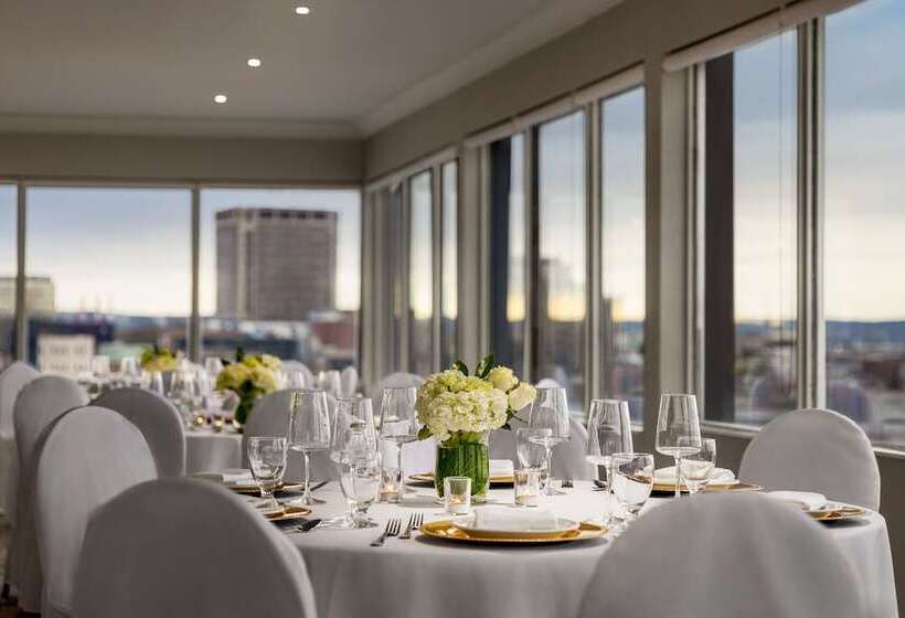 هتل Crowne Plaza Saint John Harbour View, An Ihg