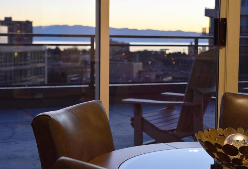 Chateau Victoria Hotel & Suites