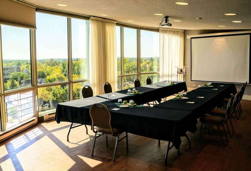 هتل Clarion Lakeside Inn & Conference Centre