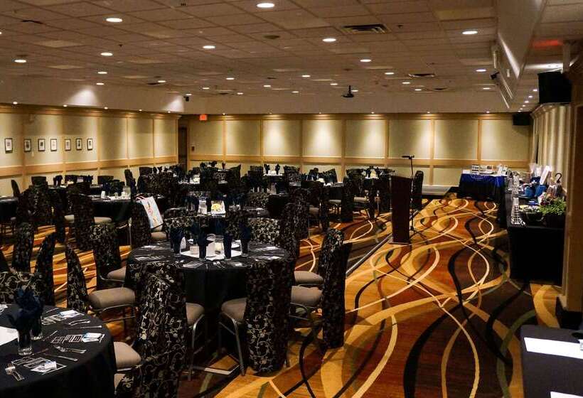 هتل Clarion Lakeside Inn & Conference Centre