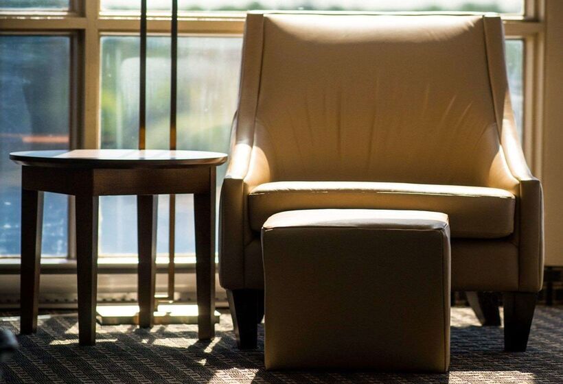 هتل Clarion Lakeside Inn & Conference Centre