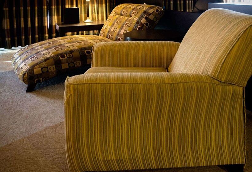 هتل Clarion Lakeside Inn & Conference Centre