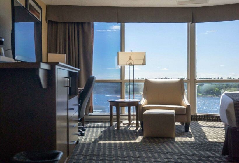 هتل Clarion Lakeside Inn & Conference Centre