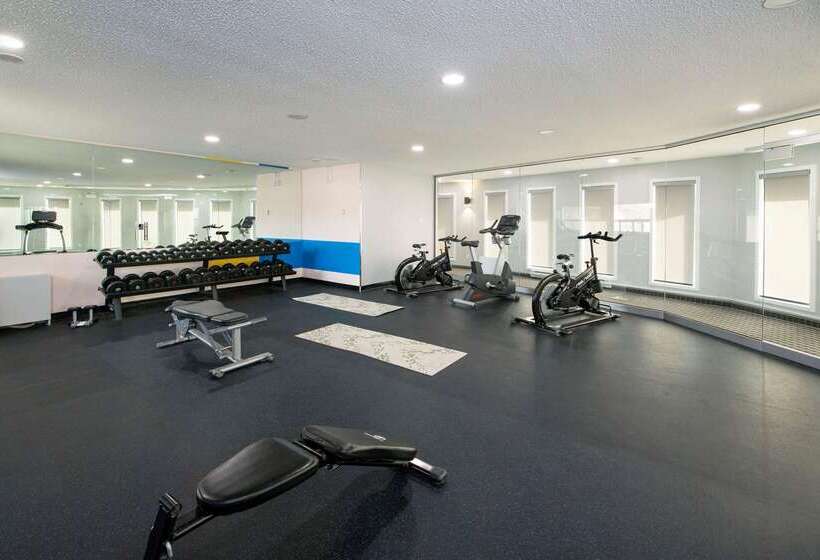 هتل Clarion Pointe