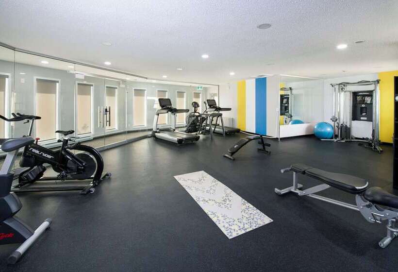 هتل Clarion Pointe