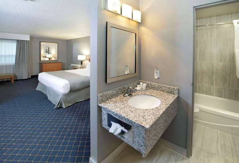 هتل Clarion Pointe