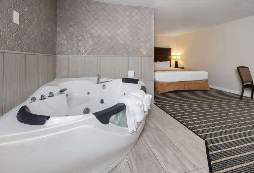 هتل Clarion Pointe