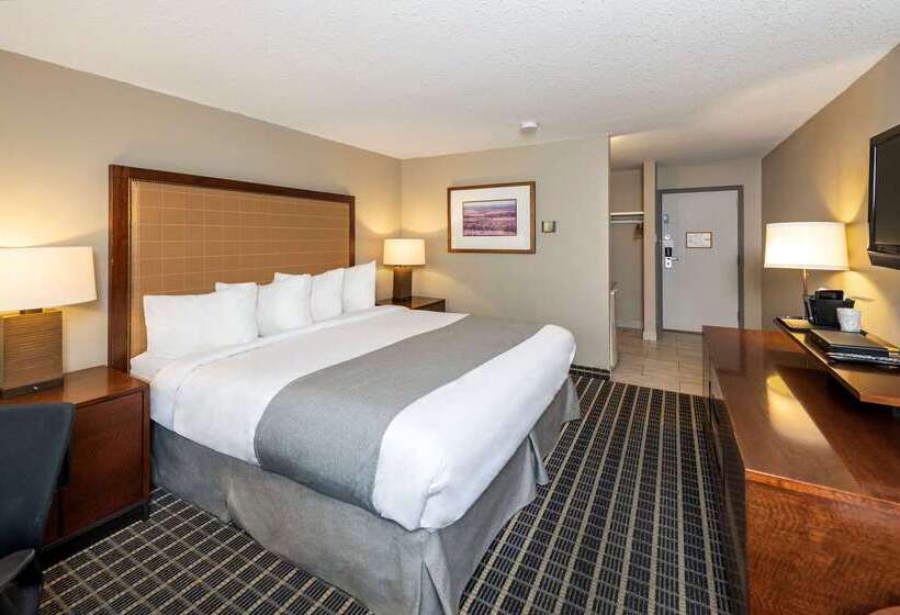 هتل Clarion Pointe
