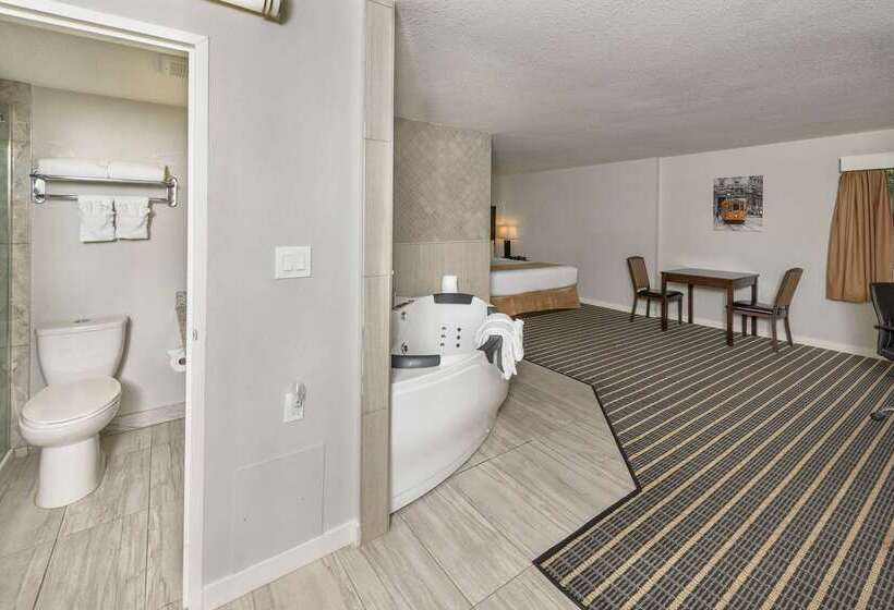 هتل Clarion Pointe