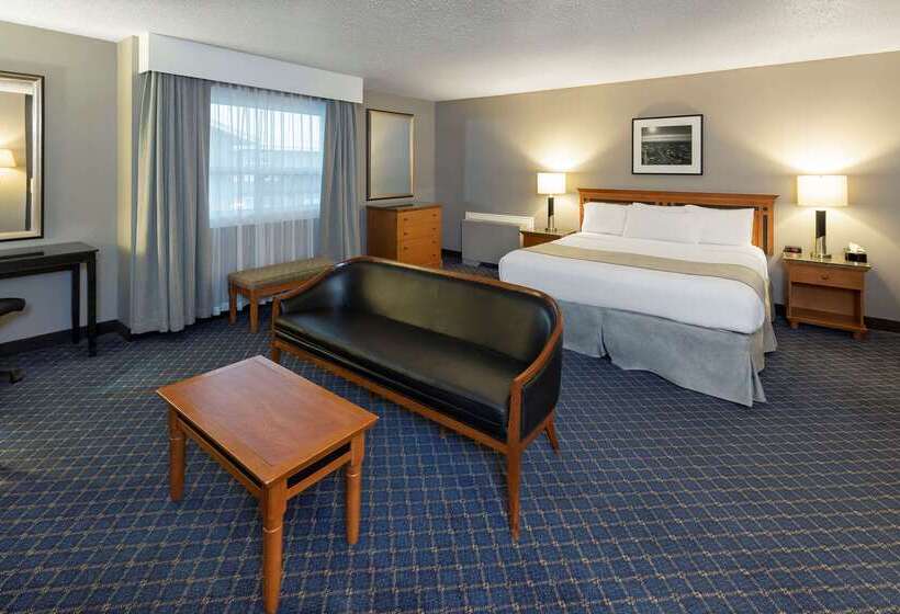 هتل Clarion Pointe