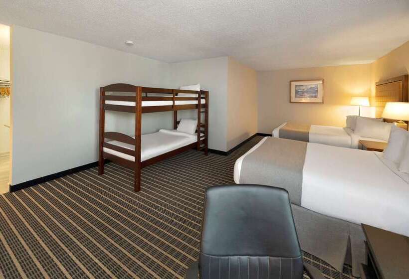 هتل Clarion Pointe