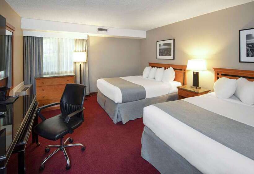هتل Clarion Pointe