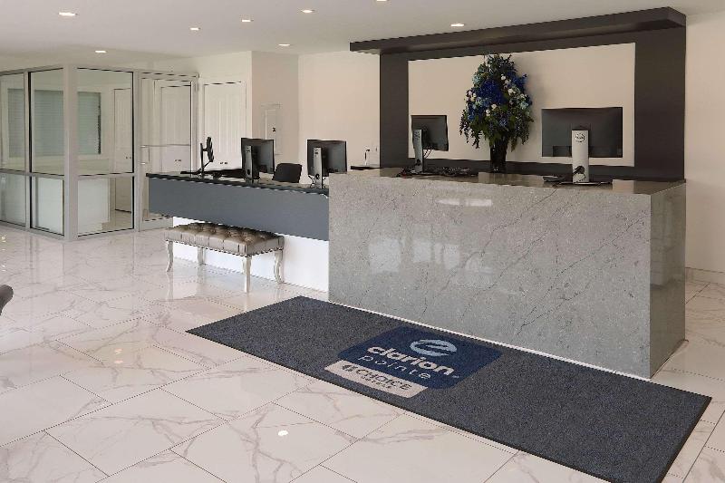 هتل Clarion Pointe