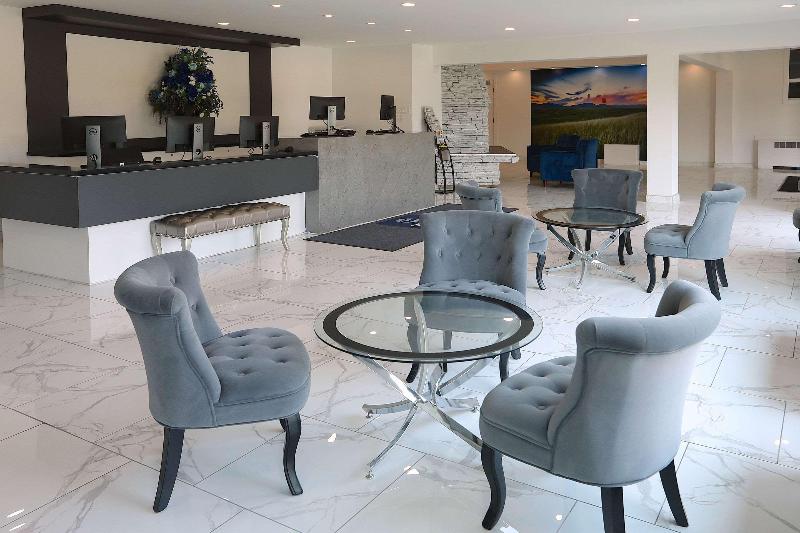 هتل Clarion Pointe
