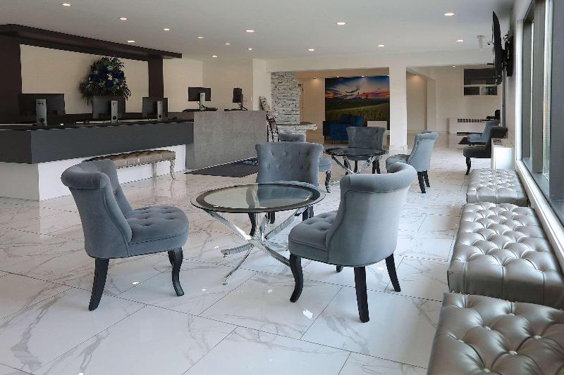 هتل Clarion Pointe