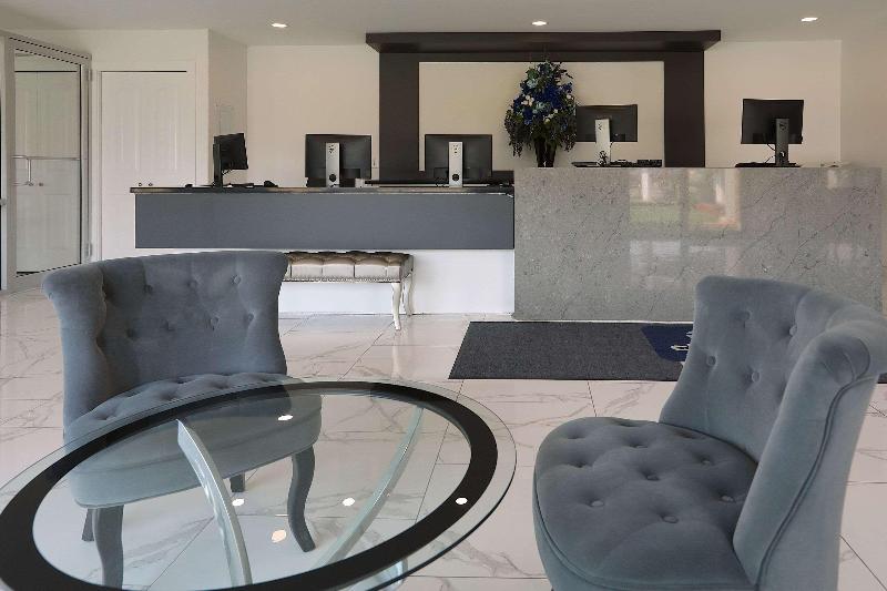 هتل Clarion Pointe