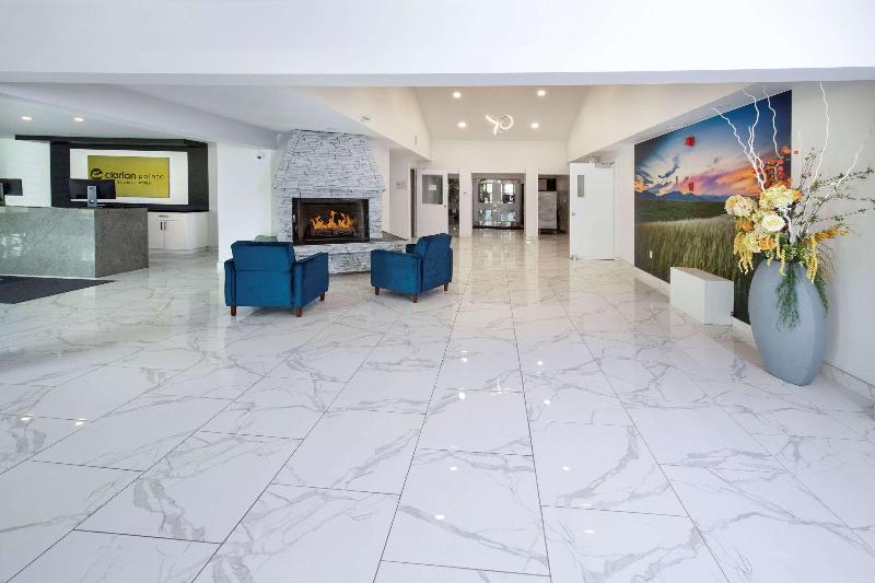 هتل Clarion Pointe