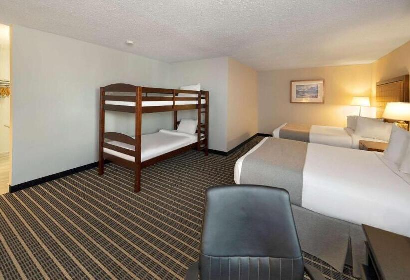 هتل Clarion Pointe