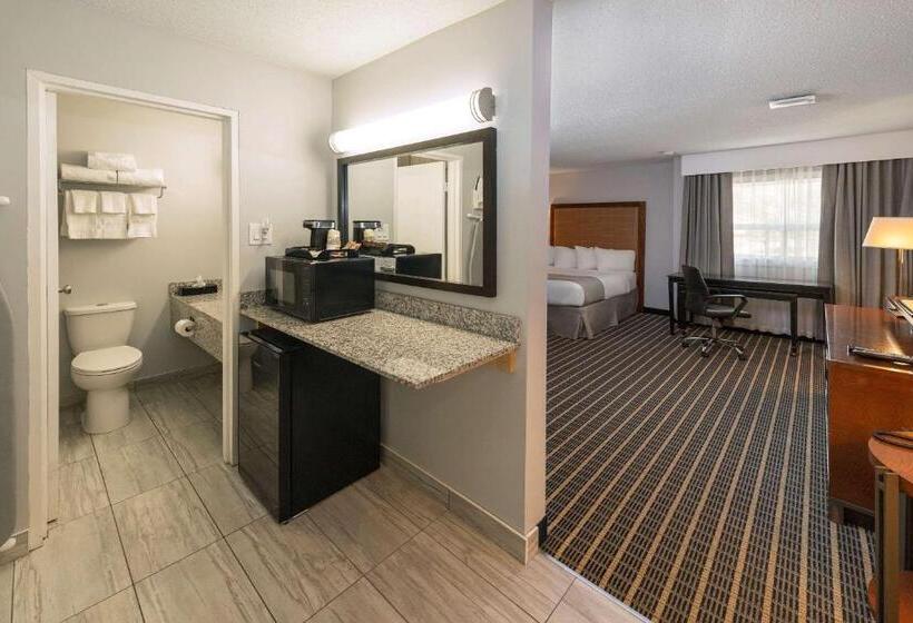 هتل Clarion Pointe
